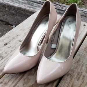 Neutral beige sz7 heels